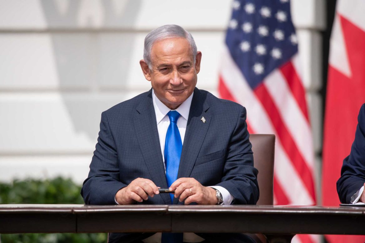 להעלות לסדר-היום את המאבק באיראן ולפתור את סוגיית משלוחי הנשק לישראל