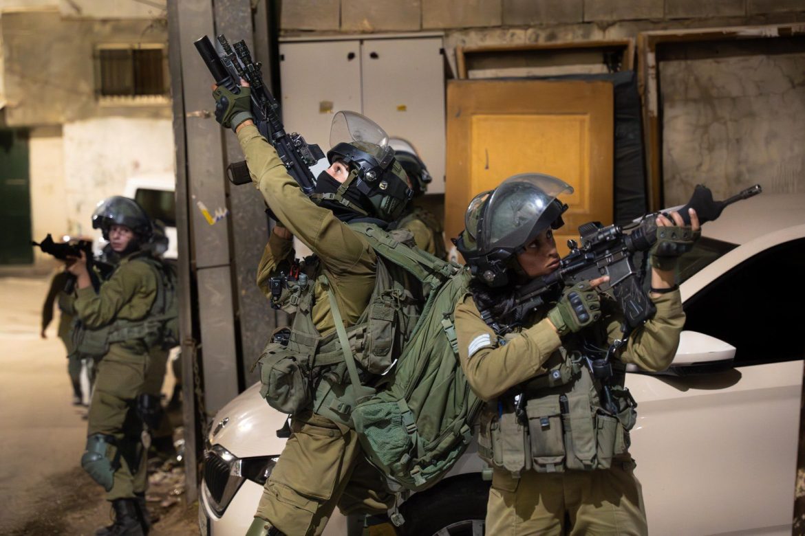 לא לסמוך על המגעים המדיניים. להיערך בהגנה וגם בהתקפה. צילום: דובר צה"ל