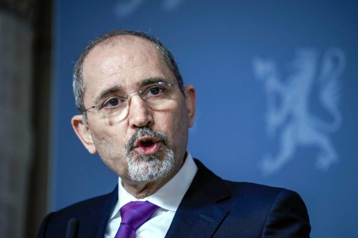 Jordanian Foreign Minister Ayman Al-Safdi. לפי סעיף 27 א' לחוק זכויות יוצרים