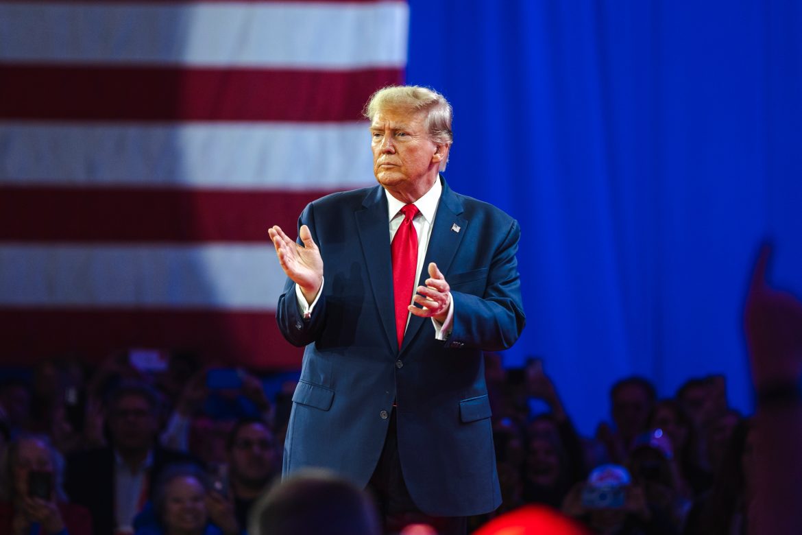 ארה"ב חייבת לחזור ולהפעיל את קמפיין ה"לחץ המקסימלי" על איראן שיזם בעבר טראמפ • אך הפעם הלחץ הכלכלי חייב להיות מלווה באיום צבאי ובהצבת יעד ברור להחלפת משטר הרשע בטהרן