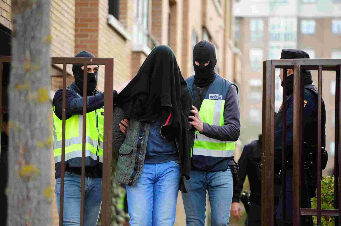 מעצר פעילי חיזבאללה באירופה: ארגון הטרור הלבנוני ממשיך לנסות להתחמש