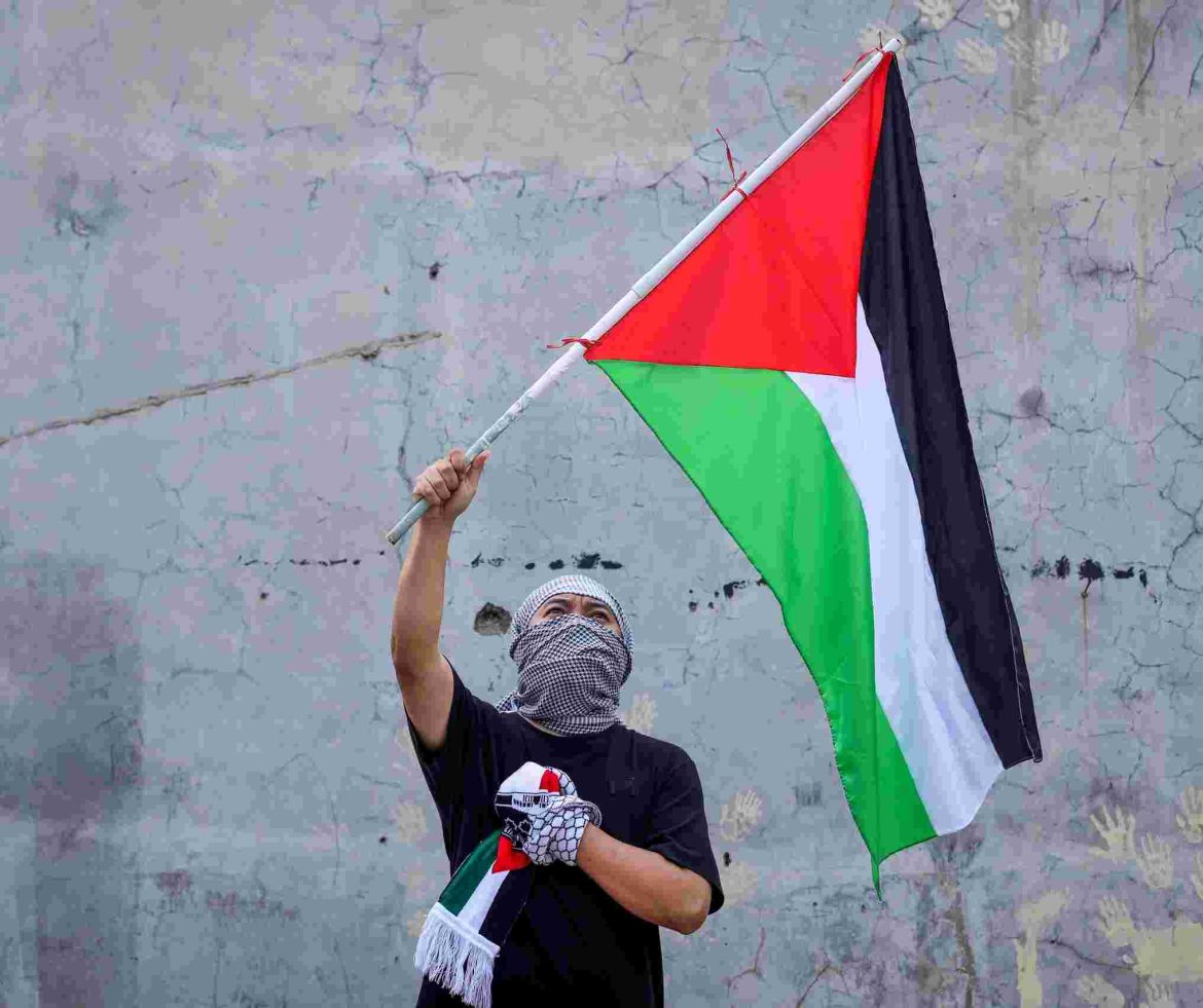 התמיכה בחמאס וכמה רוצים להגר: הלך הרוח ברחוב הפלסטיני