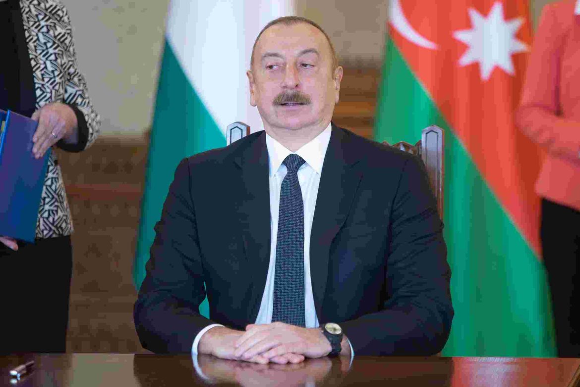 אזרבייג'ן ניצבת על צומת הדרכים שבין ישראל לאיראן - במי היא תבחר?