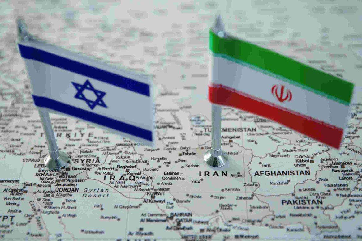 Israel,And,Iran,National,Flags,On,Geopolitical,Middle,East,Map. ניתוח האיומים והאתגרים בזירות השונות: ישראל בראי הפסקת האש עם איראן