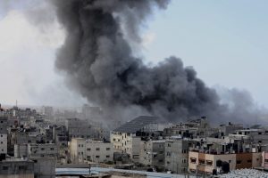 בין עזה לטהרן: על ישראל להמשיך במלחמה בחמאס. shutterstock - Anas-Mohammed