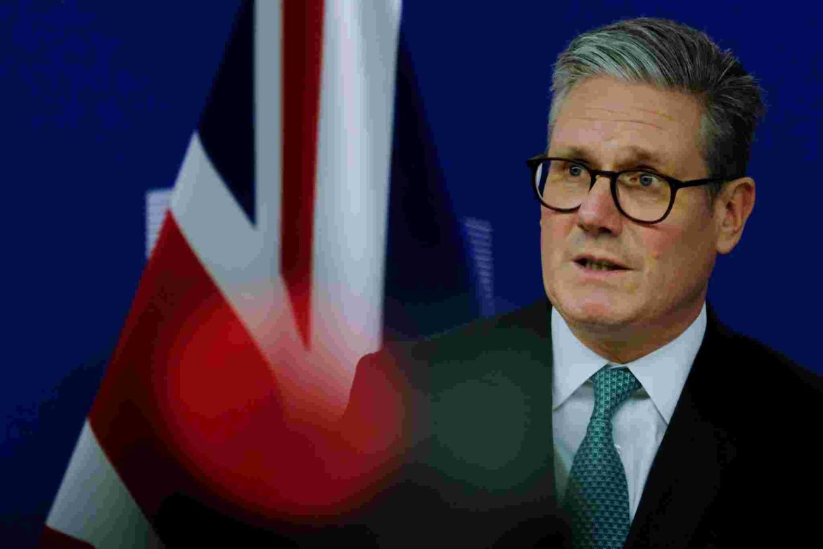 European,Commission,President,Ursula,Von,Der,Leyen,And,British,Prime ספר לבן בריטי חמישי - לא יקום ולא יהיה