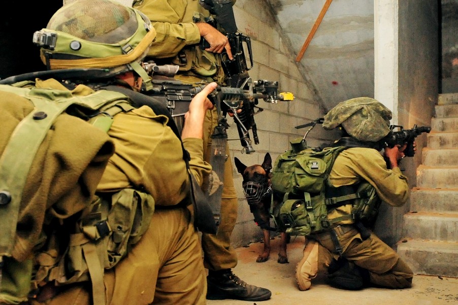 Israel insists on keeping troops in Gaza. That complicates truce talks with Hamas ChameleonsEye / Shutterstock
