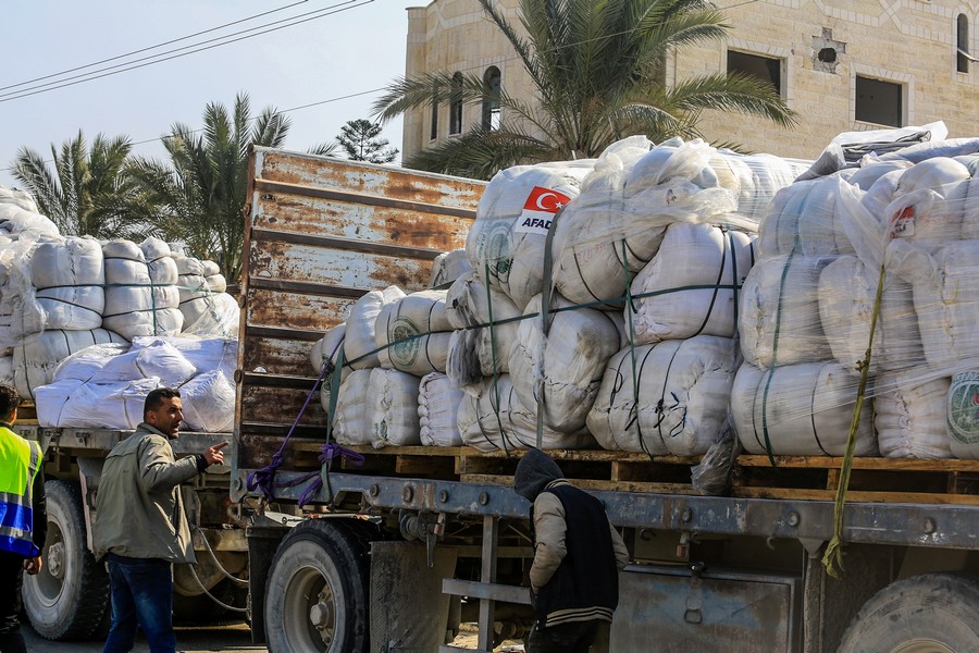 HAMAS LOSING IRON GRIP ON GAZA AS US-BACKED GROUP GETS AID TO PALESTINIANS IN NEED shutterstock - Anas-Mohammed