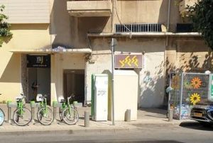 הרבה ניסו ונכשלו: האם השר כץ יצליח לסגור את גלי צה"ל shutterstock - Roman Yanushevsky