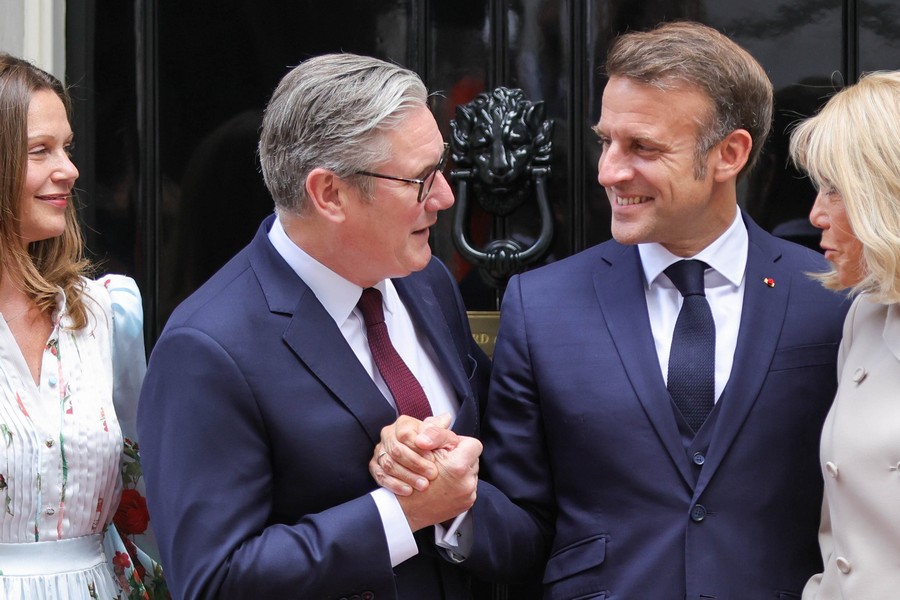 French President Emmanuel Macron, right, and British Prime Minister Keir Starmer shutterstock - repic