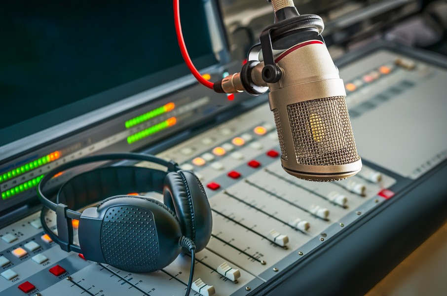 הקמתה של תחנת גלי צה"ל וניסיונות להביא לסגירתה shutterstock - Andrei_Diachenko