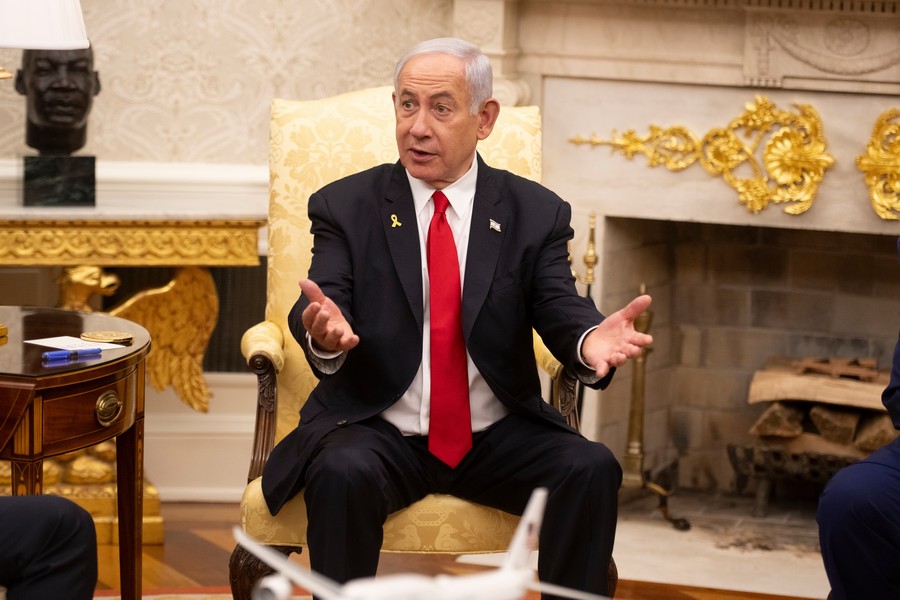 מדינות ערב לוחצות על טראמפ "לעגל פינות" בדרך לשלב ב' shutterstock - noamgalai