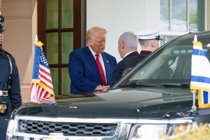 החיוך, הלחץ והאולטימטום: המסר הסמוי של טראמפ לנתניהו shutterstock - Joey Sussman