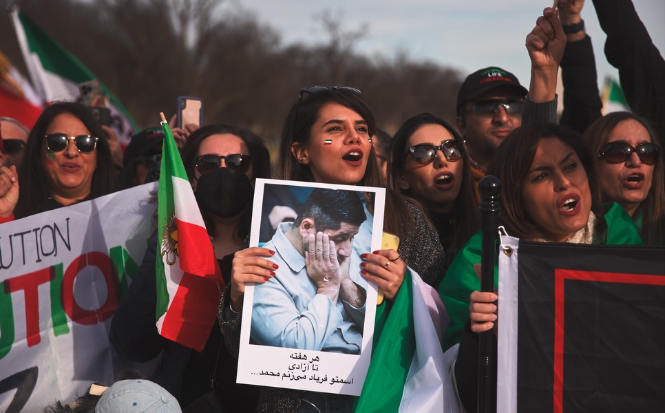 אם טראמפ רוצה לערער את איראן – זה מה שהוא צריך לעשות shutterstock - Johnny Silvercloud