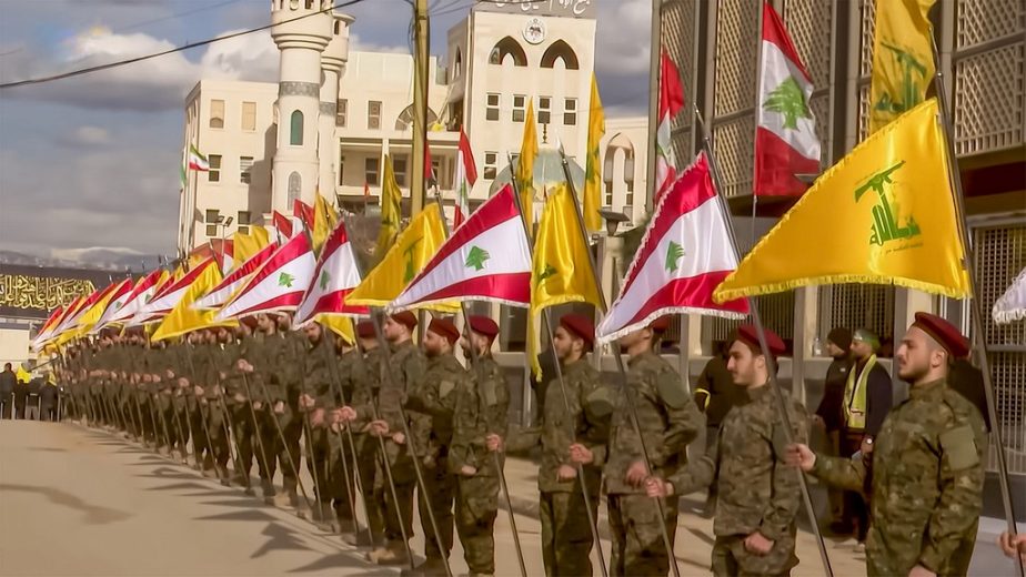"זו תהיה התאבדות": האם חיזבאללה יצטרף למערכה אם איראן תותקף? shutterstock - mahdi313