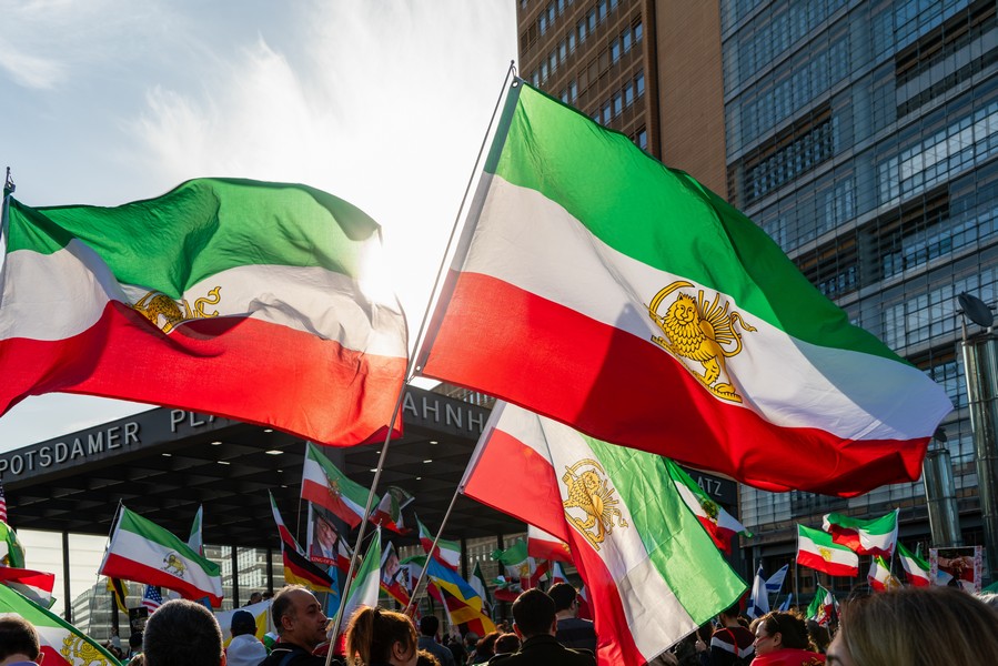 Iran’s supreme leader Mojtaba Khamenei ‘misfunctioning,’ not controlling regime shutterstock - Mo Photography Berlin
