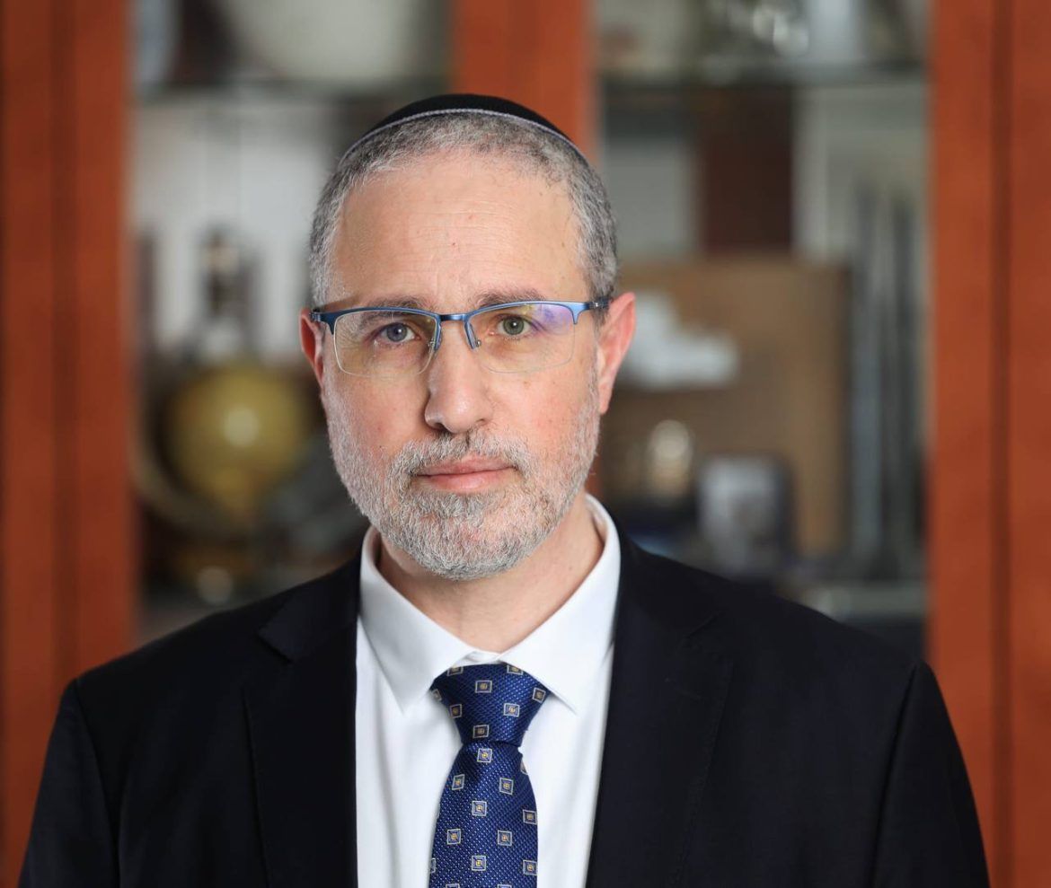 ראש המל"ל החדש, שמואל בן עזרא. לפי סעיף 27 א' לחוק זכויות יוצרים
