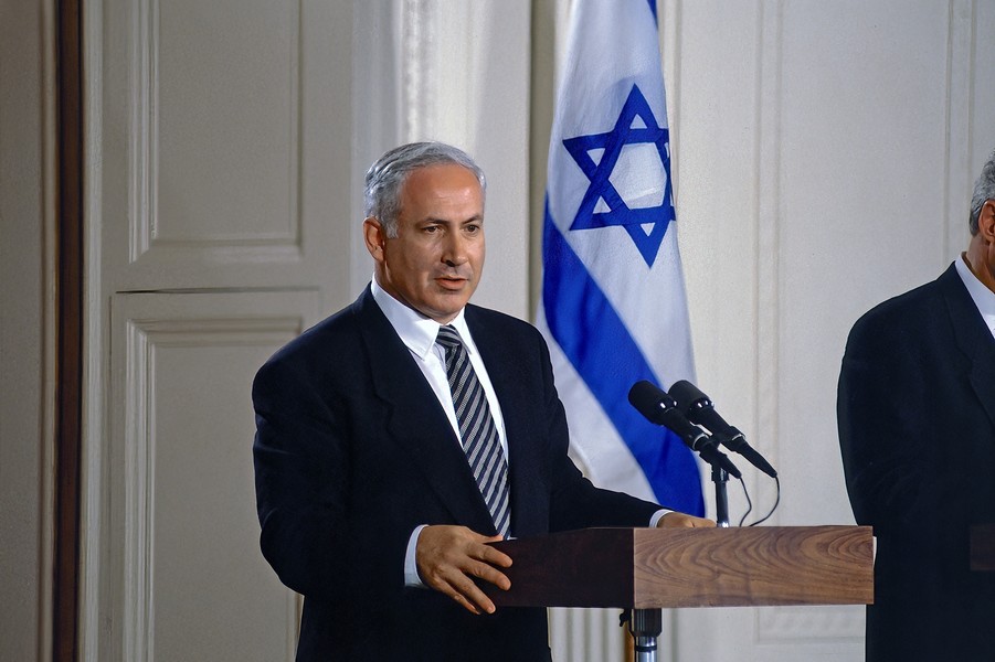 Is Israel’s Netanyahu preparing to fight Iran alone? shutterstock - mark reinstein