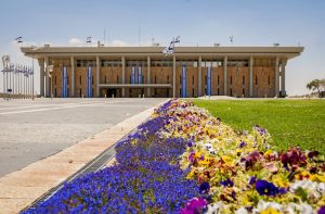 במדינה שחייבת לאתגר כל קונספציה, גם נשים חייבות להיות בחדר shutterstock - Roman Yanushevsky